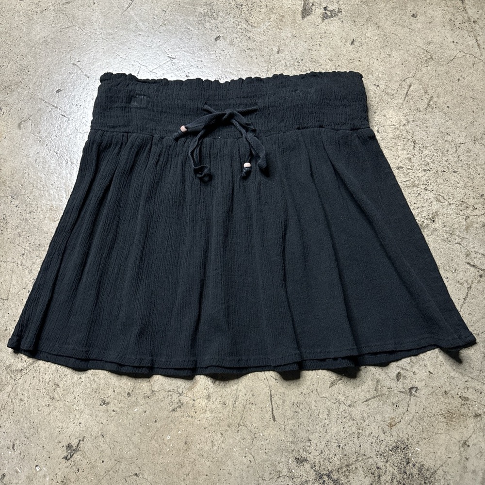 Super cute y2k black low rise mini skirt coquette size M